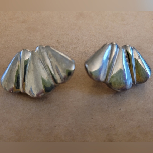 Vintage Jewelry - TAT Signed Vintage Earrings Silver Tone‎ Fan Petals
